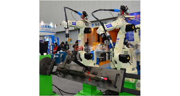 日本機器人企業3月齊聚天津 松下、發那科、川崎、OTC重裝亮相